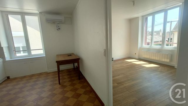 Appartement &agrave; louer - 3 pi&egrave;ces - 74,40 m2 - St Saulge - 58 - BOURGOGNE