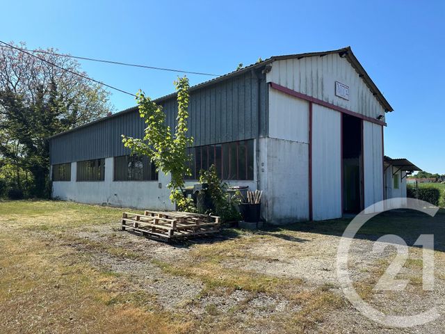 Maison à louer - 4 pièces - 220 m2 - Sancoins - 18 - CENTRE