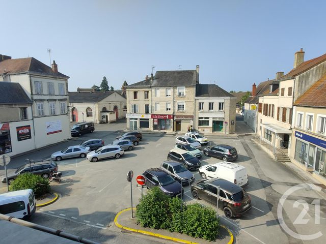 Appartement F2 bis à louer - 2 pièces - 70,76 m2 - Sancoins - 18 - CENTRE