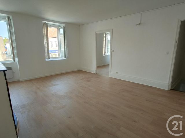 Appartement F2 bis à louer - 2 pièces - 70,76 m2 - Sancoins - 18 - CENTRE