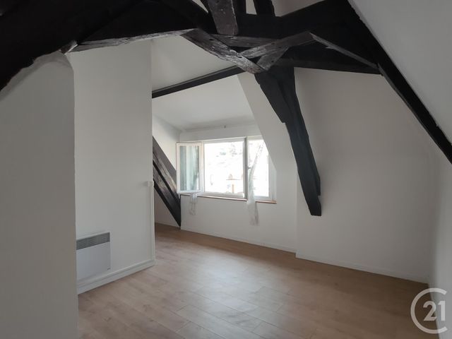 Appartement F2 bis à louer - 2 pièces - 70,76 m2 - Sancoins - 18 - CENTRE