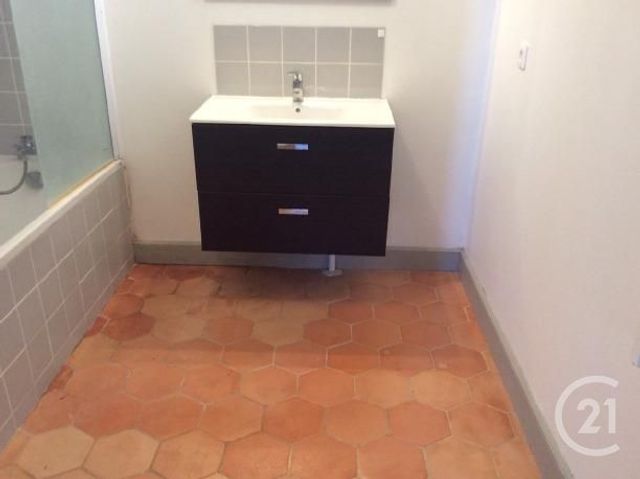 Afficher la photo en grand Appartement F3 à louer - 3 pièces - 84,80 m2 - Guerigny - 58 - BOURGOGNE