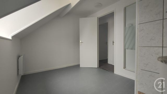 Appartement &agrave; louer - 3 pi&egrave;ces - 42 m2 - Sancoins - 18 - CENTRE