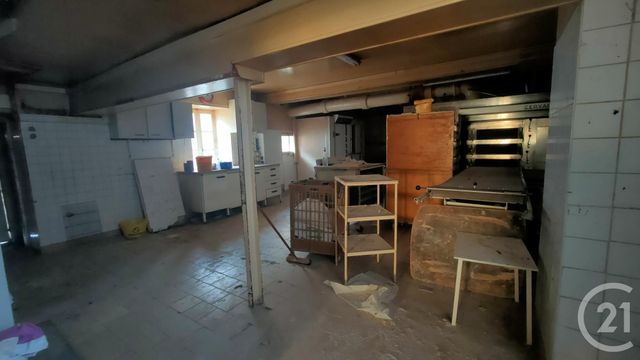 Commerce &agrave; louer - 200 m2 - 18 - CENTRE