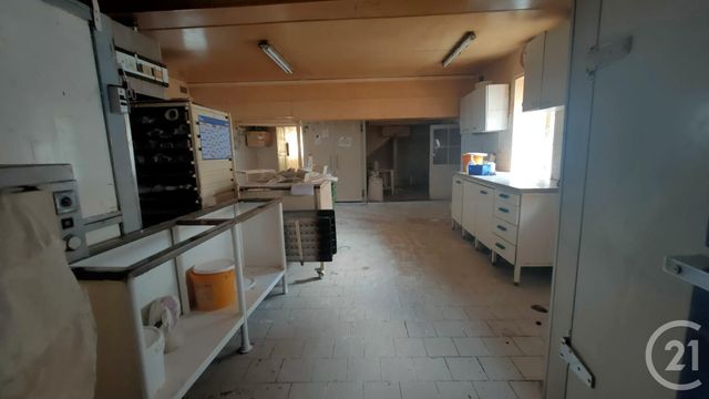 Commerce &agrave; louer - 200 m2 - 18 - CENTRE
