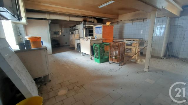 Commerce &agrave; louer - 200 m2 - 18 - CENTRE