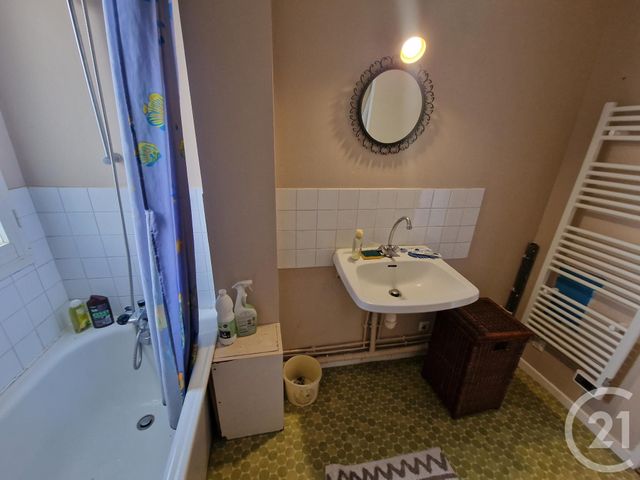 Maison &agrave; louer - 3 pi&egrave;ces - 75,97 m2 - Couleuvre - 03 - AUVERGNE