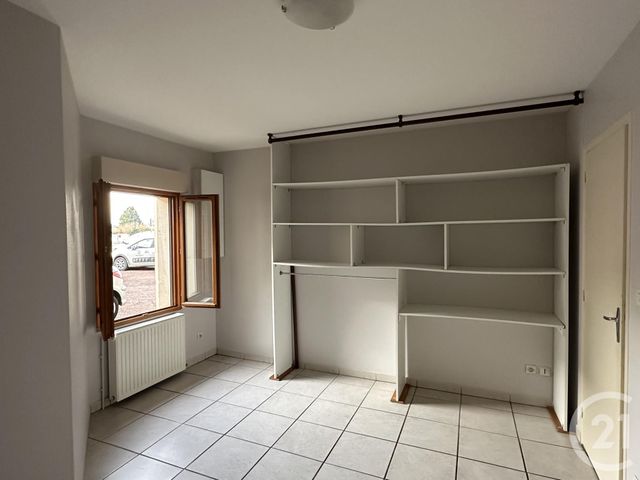 Appartement F4 &agrave; louer - 4 pi&egrave;ces - 85,78 m2 - Varennes Vauzelles - 58 - BOURGOGNE