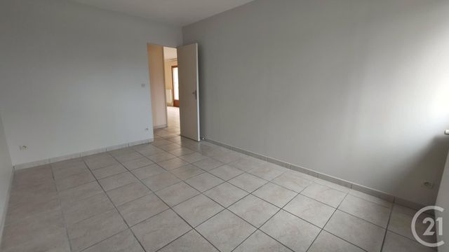 Appartement F4 &agrave; louer - 4 pi&egrave;ces - 85,78 m2 - Varennes Vauzelles - 58 - BOURGOGNE
