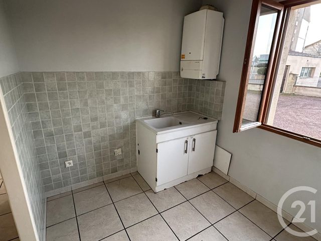 Appartement F4 &agrave; louer - 4 pi&egrave;ces - 85,78 m2 - Varennes Vauzelles - 58 - BOURGOGNE