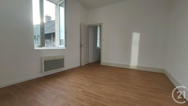 Appartement &agrave; louer - 3 pi&egrave;ces - 66 m2 - Guerigny - 58 - BOURGOGNE