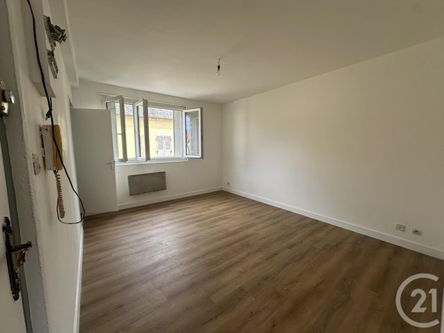 Appartement F3 &agrave; louer - 3 pi&egrave;ces - 60 m2 - Sancoins - 18 - CENTRE