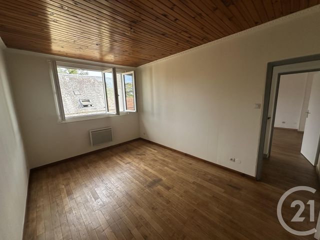 Appartement F3 &agrave; louer - 3 pi&egrave;ces - 60 m2 - Sancoins - 18 - CENTRE