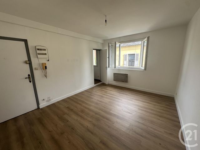 Appartement F3 &agrave; louer - 3 pi&egrave;ces - 60 m2 - Sancoins - 18 - CENTRE