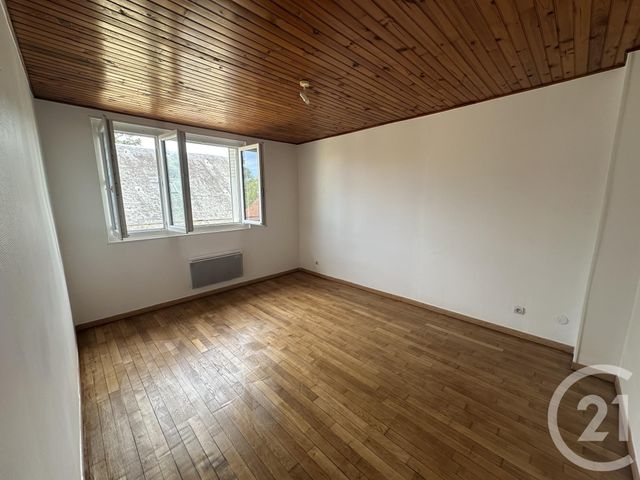 Appartement F3 &agrave; louer - 3 pi&egrave;ces - 60 m2 - Sancoins - 18 - CENTRE