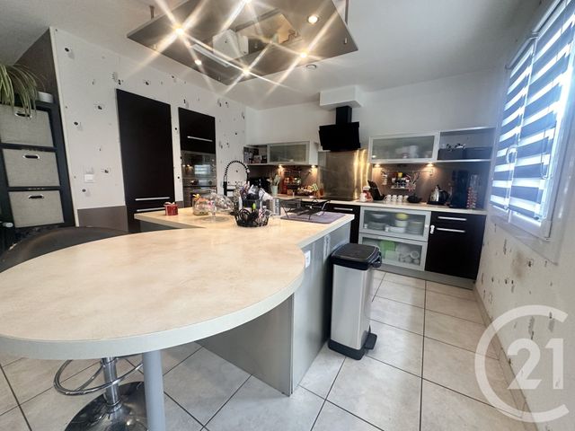 Maison &agrave; vendre - 5 pi&egrave;ces - 120 m2 - Cours Les Barres - 18 - CENTRE
