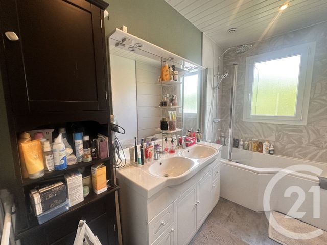 Maison &agrave; vendre - 5 pi&egrave;ces - 120 m2 - Cours Les Barres - 18 - CENTRE