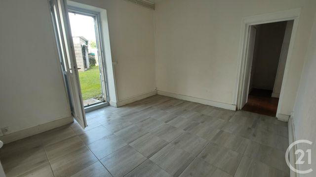 Appartement F3 &agrave; louer - 3 pi&egrave;ces - 70,01 m2 - St Pierre Le Moutier - 58 - BOURGOGNE