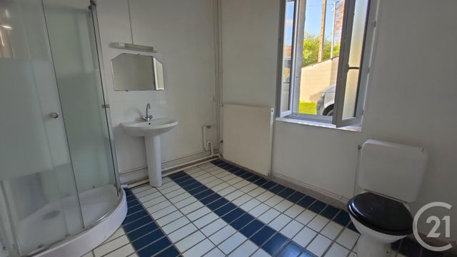 Appartement F3 &agrave; louer - 3 pi&egrave;ces - 70,01 m2 - St Pierre Le Moutier - 58 - BOURGOGNE