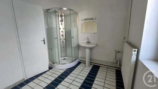 Appartement F3 &agrave; louer - 3 pi&egrave;ces - 70,01 m2 - St Pierre Le Moutier - 58 - BOURGOGNE