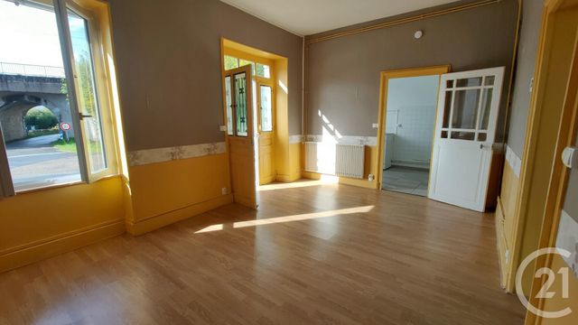 Appartement F3 &agrave; louer - 3 pi&egrave;ces - 70,01 m2 - St Pierre Le Moutier - 58 - BOURGOGNE