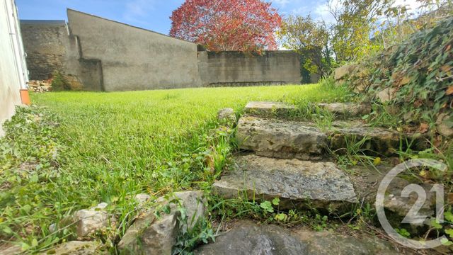 Appartement F3 &agrave; louer - 3 pi&egrave;ces - 70,01 m2 - St Pierre Le Moutier - 58 - BOURGOGNE