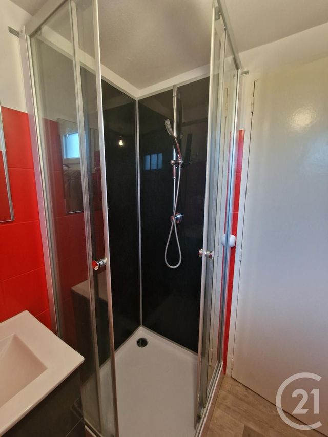 Maison &agrave; louer - 3 pi&egrave;ces - 48,57 m2 - St Pierre Le Moutier - 58 - BOURGOGNE