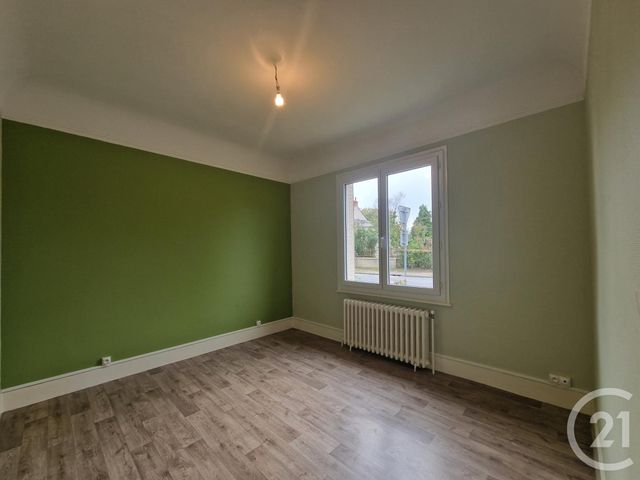 Maison &agrave; louer - 3 pi&egrave;ces - 48,57 m2 - St Pierre Le Moutier - 58 - BOURGOGNE