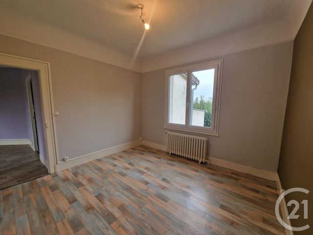 Maison &agrave; louer - 3 pi&egrave;ces - 48,57 m2 - St Pierre Le Moutier - 58 - BOURGOGNE