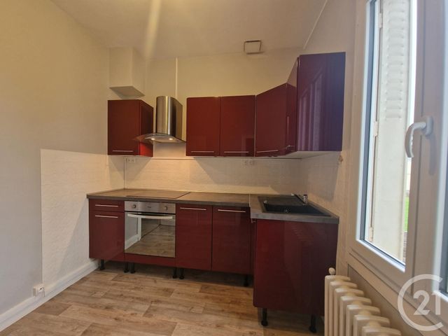 Maison &agrave; louer - 3 pi&egrave;ces - 48,57 m2 - St Pierre Le Moutier - 58 - BOURGOGNE