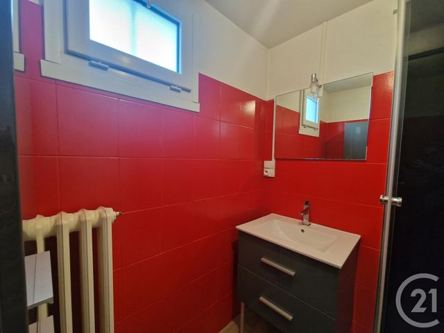 Maison &agrave; louer - 3 pi&egrave;ces - 48,57 m2 - St Pierre Le Moutier - 58 - BOURGOGNE