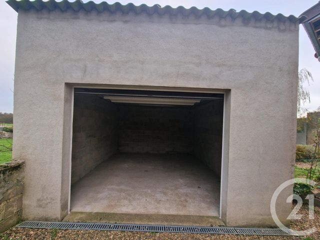 Maison &agrave; louer - 3 pi&egrave;ces - 48,57 m2 - St Pierre Le Moutier - 58 - BOURGOGNE