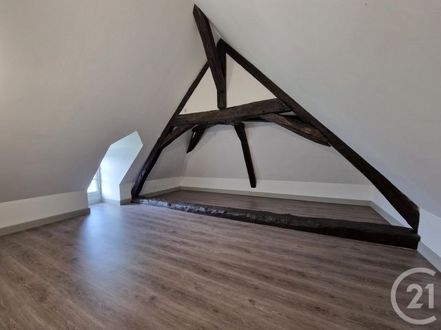 Appartement Duplex &agrave; louer - 3 pi&egrave;ces - 64,78 m2 - Guerigny - 58 - BOURGOGNE