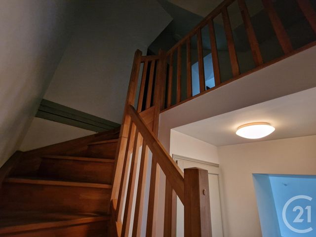 Appartement Duplex &agrave; louer - 3 pi&egrave;ces - 64,78 m2 - Guerigny - 58 - BOURGOGNE