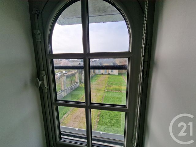 Appartement Duplex &agrave; louer - 3 pi&egrave;ces - 64,78 m2 - Guerigny - 58 - BOURGOGNE