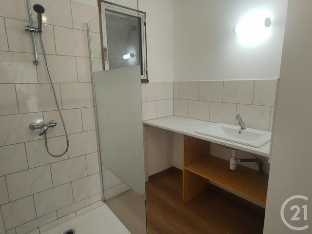 Maison &agrave; louer - 4 pi&egrave;ces - 76,30 m2 - Sancoins - 18 - CENTRE