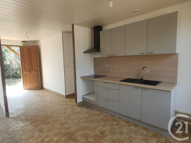 Maison &agrave; louer - 4 pi&egrave;ces - 76,30 m2 - Sancoins - 18 - CENTRE