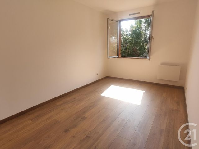 Maison &agrave; louer - 4 pi&egrave;ces - 76,30 m2 - Sancoins - 18 - CENTRE