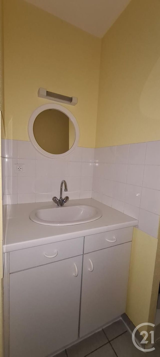 Appartement F2 &agrave; louer - 2 pi&egrave;ces - 39,76 m2 - Lurcy Levis - 03 - AUVERGNE