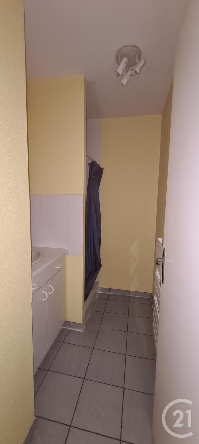 Appartement F2 &agrave; louer - 2 pi&egrave;ces - 39,76 m2 - Lurcy Levis - 03 - AUVERGNE