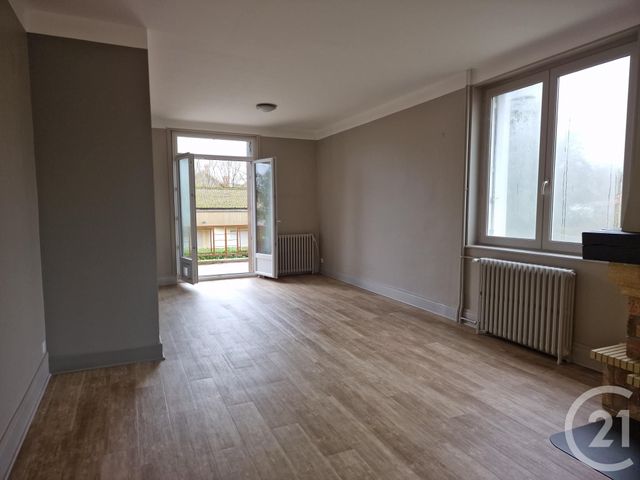 Maison &agrave; louer - 6 pi&egrave;ces - 150,74 m2 - Le Veurdre - 03 - AUVERGNE
