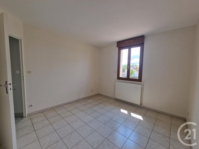 Appartement F4 &agrave; louer - 4 pi&egrave;ces - 67,56 m2 - Varennes Vauzelles - 58 - BOURGOGNE