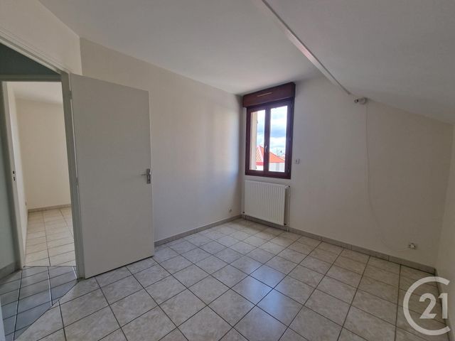 Appartement F4 &agrave; louer - 4 pi&egrave;ces - 67,56 m2 - Varennes Vauzelles - 58 - BOURGOGNE