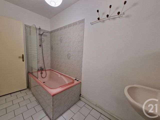 Maison &agrave; louer - 3 pi&egrave;ces - 76,90 m2 - Fourchambault - 58 - BOURGOGNE