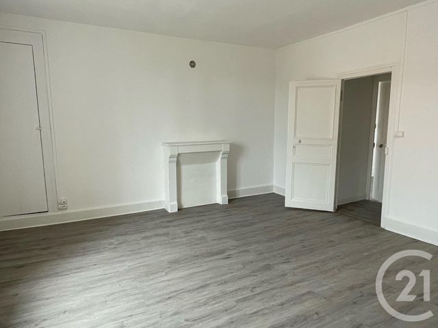 Afficher la photo en grand Maison à vendre - 9 pièces - 220,60 m2 - Sancoins - 18 - CENTRE