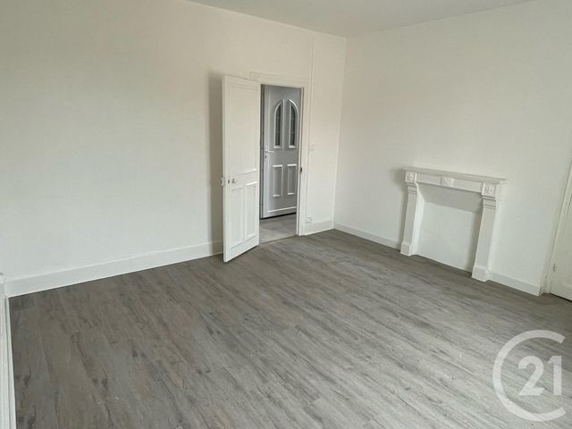 Afficher la photo en grand Maison à vendre - 9 pièces - 220,60 m2 - Sancoins - 18 - CENTRE