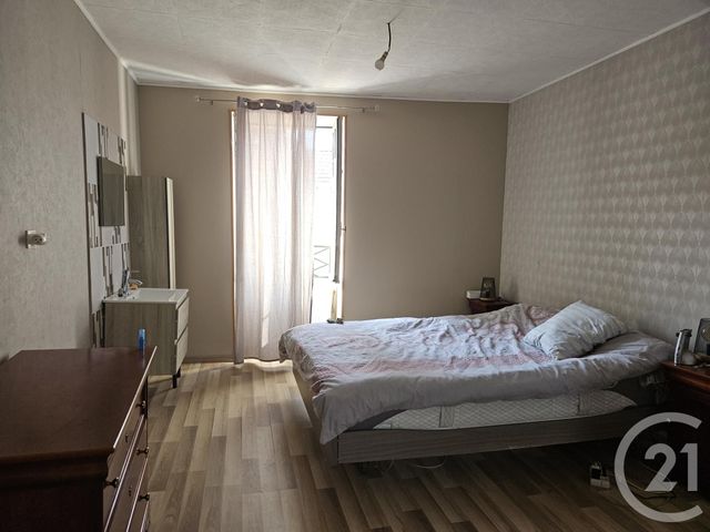 Afficher la photo en grand Maison à vendre - 10 pièces - 245 m2 - St Pierre Le Moutier - 58 - BOURGOGNE