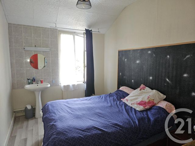 Afficher la photo en grand Maison à vendre - 10 pièces - 245 m2 - St Pierre Le Moutier - 58 - BOURGOGNE