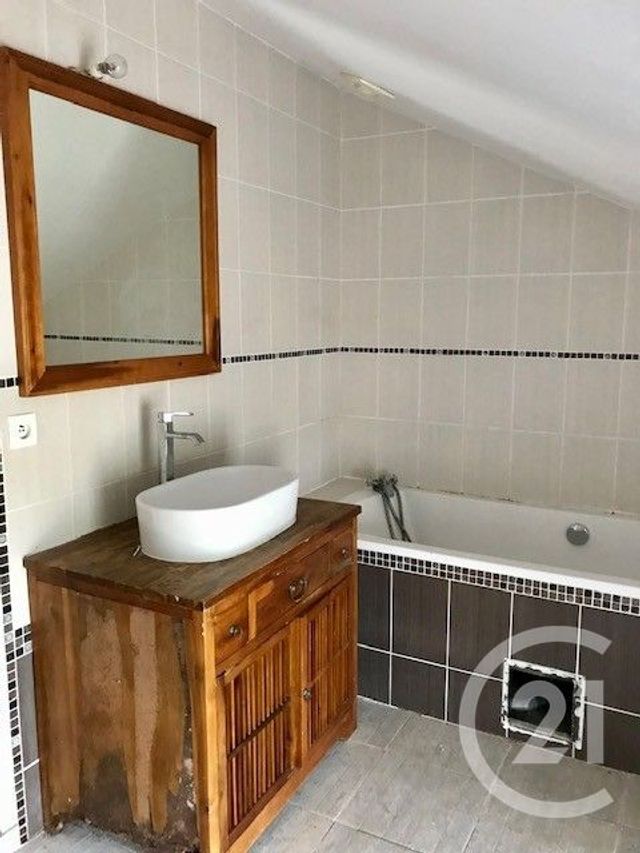 Afficher la photo en grand Maison à vendre - 7 pièces - 211,57 m2 - Sancoins - 18 - CENTRE